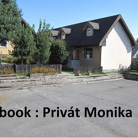 Privat Monika