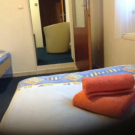 Privat Monika *